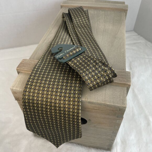 Peter Thomas By Superba 100% Silk Necktie Geometric Olive & Navy Mens Tie NWT - Picture 3 of 6